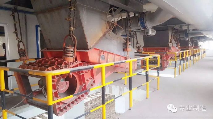 雙質(zhì)體振動給料機(jī)吊裝式