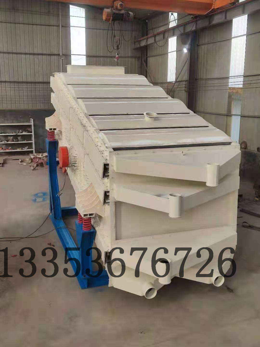  對細(xì)、粘、濕等難篩分物料有效篩分，解決了普通篩在細(xì)粒篩分過程中遇到的問題，而且能夠以相對較小的篩網(wǎng)面積達(dá)到非常高的篩分效率