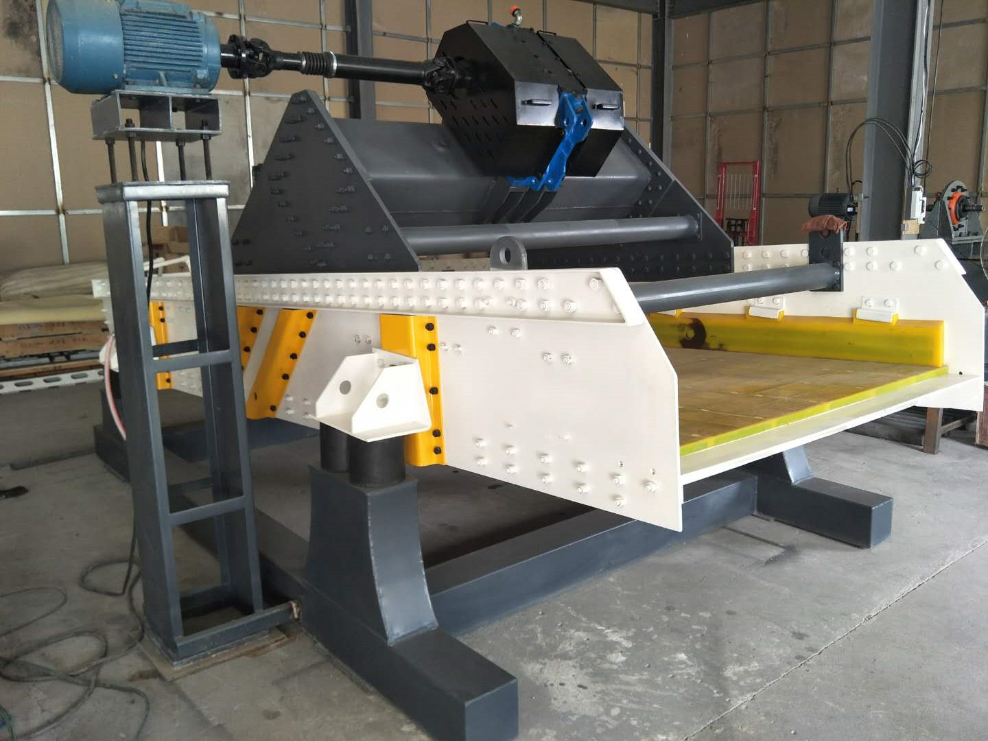 激振器式高頻脫水篩的產(chǎn)品優(yōu)勢(shì)比振動(dòng)電機(jī)的體現(xiàn)在哪方面？22